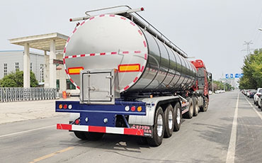 新東鮮奶運輸車落地哈薩克斯坦，開啟“一帶一路”乳業(yè)運輸新紀元